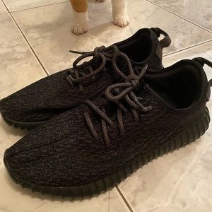 Used pirate blacks yeezy sz10